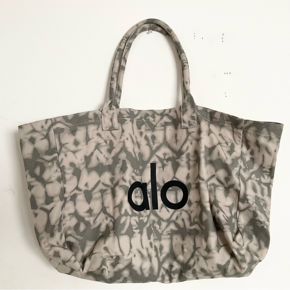 Alo Yoga Grey Tie Dye Shopper Tote Bag - Picture 7 of 12